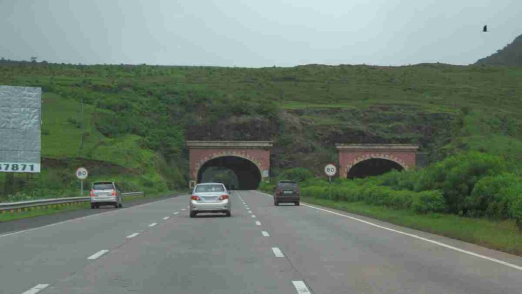 The Yashwantrao Chavan Expressway, popularly known as the Mumbai-Pune Expressway, is a landmark in India’s infrastructure development. As the country’s first six-lane, access-controlled expressway, this 94.5-kilometer stretch has revolutionized travel between Mumbai, India’s financial capital, and Pune, a hub for education and automobile manufacturing. Completed in 2002, it has significantly reduced travel time and enhanced connectivity, making it a vital artery for commuters, businesses, and tourists. However, it also faces challenges like safety concerns and traffic congestion. In this blog post, we dive into the history, features, challenges, and future of this iconic expressway.